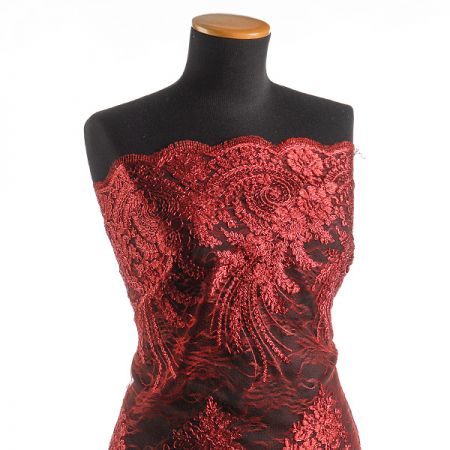 Krajka efektní lurexová výšivka vínová