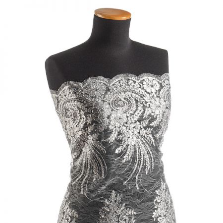 Krajka efektní lurexová výšivka šedostříbrná