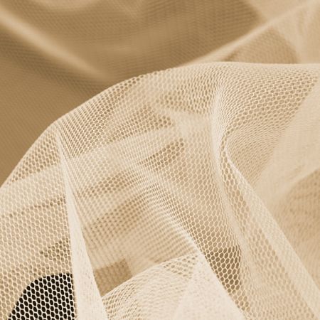 Tyl šatový béžové barvy