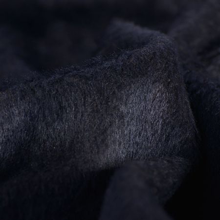 Pružná látka s vetkaným vlasem černohnědá