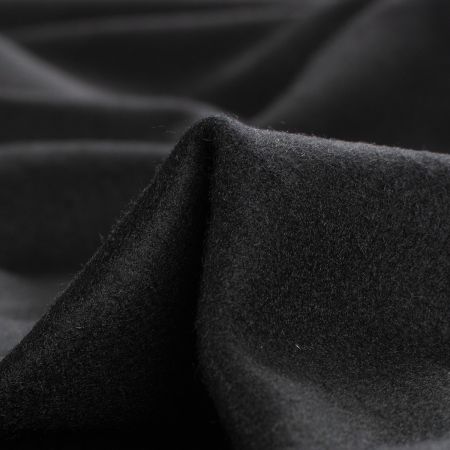 Vlněná kabátová látka černé barvy s jemným vlasem