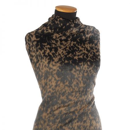 Imitace kašmírové látky s krátkým vlasem hnědočerná