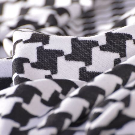 Kabátová látka vzor pepito černá/bílá