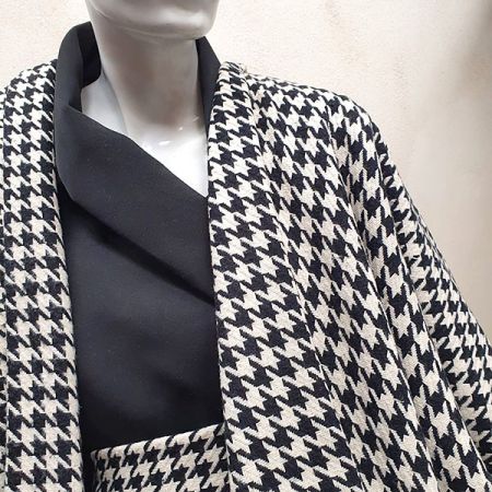 Kostýmová látka vzor pepito bíločerná