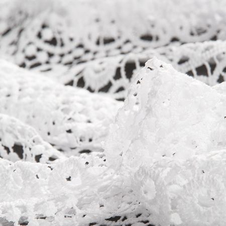 Krajka hrubá geometrický ornament bílá