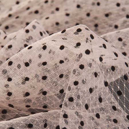 Tyl šatový sametový flock puntík růžovočerný