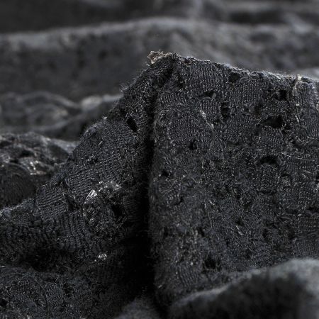 Krajka tylová doplněna výšivkou černá