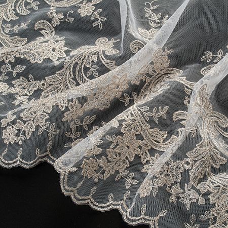 Krajka zdobný lem bílá/stříbrná