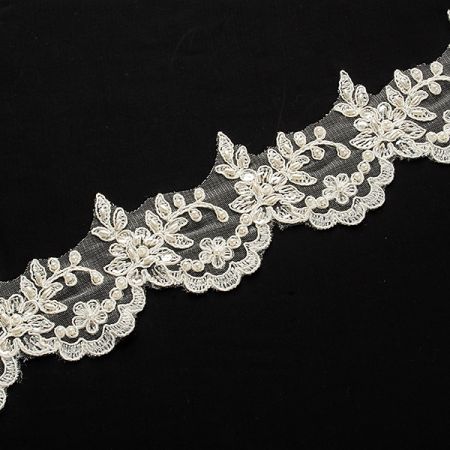 Krajka lem slonová kost perličky/flitry/korálky