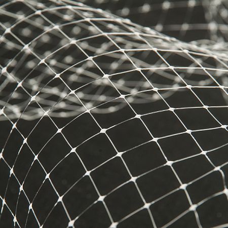 Tyl velká oka ozdobný spoj bílý