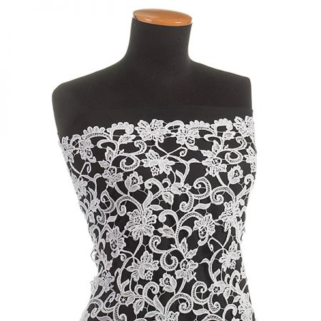 Krajka luxusní plastický vzor bílá