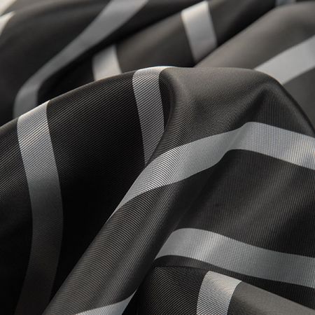 Podšívka žakárová proužky černé/šedé