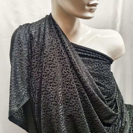 Vypalovaný samet pružná látka drobný vzor černá