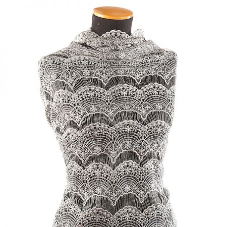 Efektní hrubá krajka květy/vlnky šedá