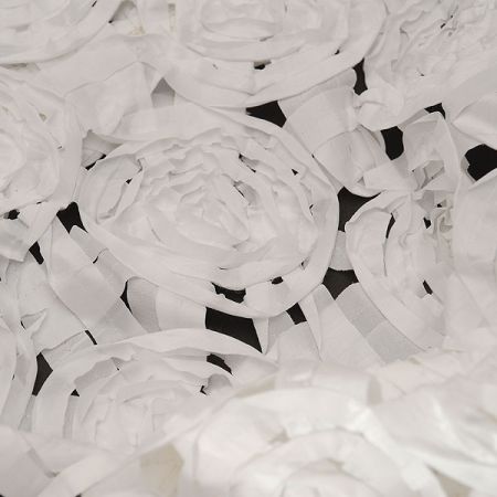 Efektní tkanina stužková aplikace růže slonová kost