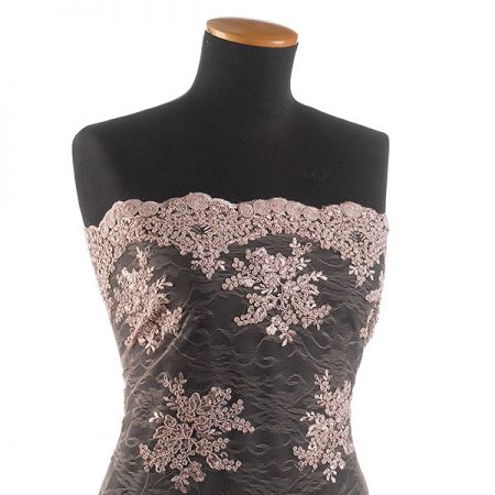 Krajka na vzorovém tylu květy pudrová starorůžová II.jakost