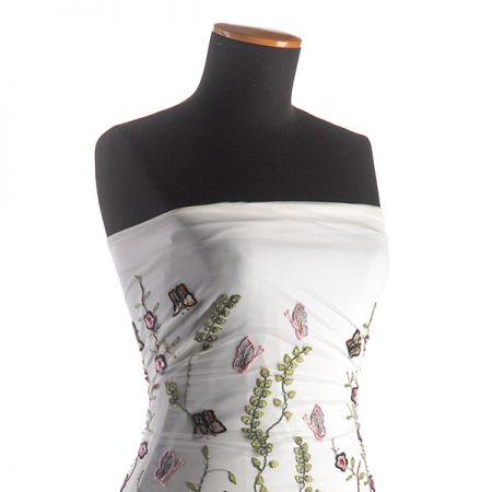 Krajka výšivka na tylu louka/motýlci bílý tyl