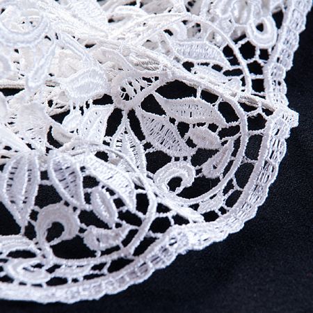 Efektní hrubší krajka ve smetanové barvě