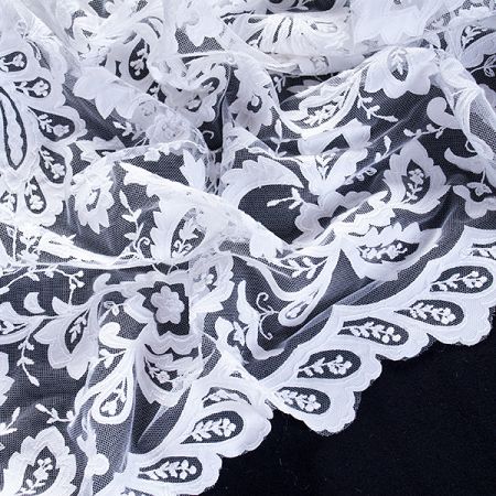 Efektní krajka vyšívaný tyl v barvě slonové kosti