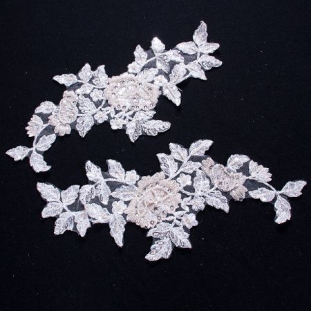 Krajková apliace L+P korálky/flitry/rokajl smetanová