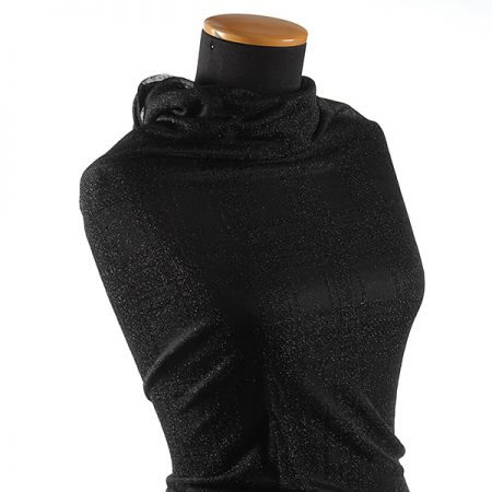 Lamé úplet černočerný vzor kostky