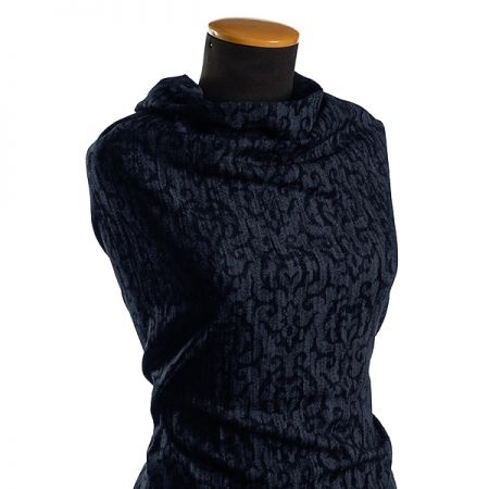 Pružná riflovina plastický květinový motiv tm. modrá/modrá