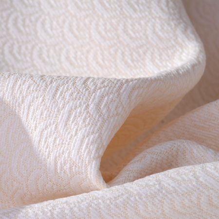 Brokát žakárová látka drobný vzor smetanová