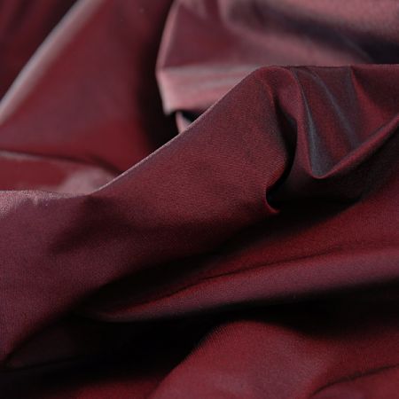 Taft hladký vínový