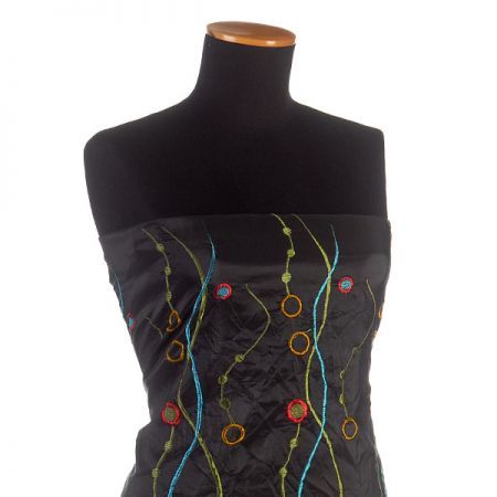 Vyšívaný taft geometrický vzor 