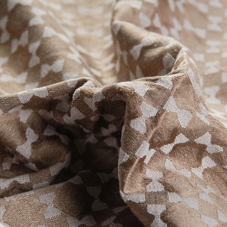 Žakárová látka s geometrickým vzorem béžová