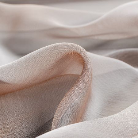 Šifon šanžán béžovočerný s plisé úpravou