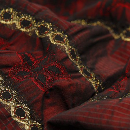 Taft s žakárovým vzorem protkaný lurexem vínová