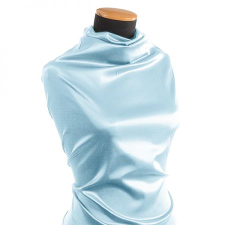 Pružný satén jemný světle modrý