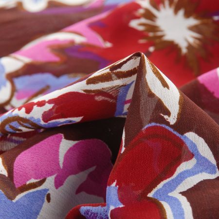 Šifon viskozový vzor velkých květů hnědý kupón 3 m za cenu 2 m