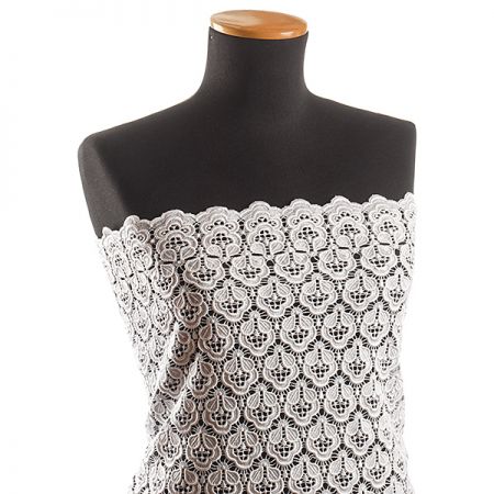 Hrubá krajka vzor růže/lístky bílá