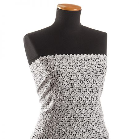 Hrubá krajka vzor drobných květů bílá