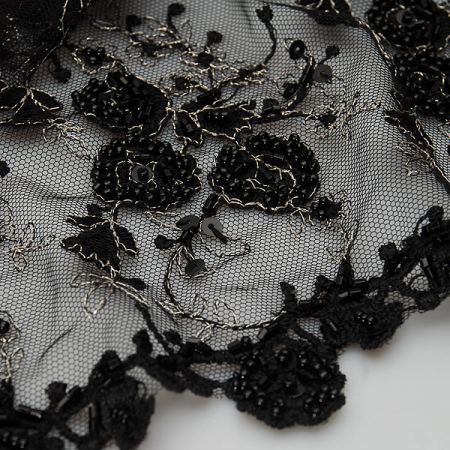 Krajka vyšívka tylu, korálky a flitry černostříbrná