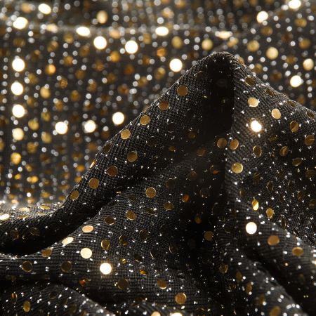 Úplet se zlatými flitry černý podklad