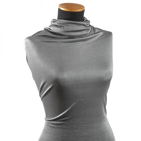 Úplet lamé černostříbrný  