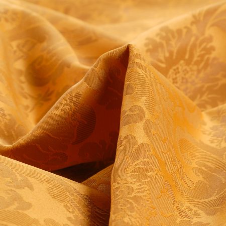 Žakárová látka květinový vzor okrovozlatá