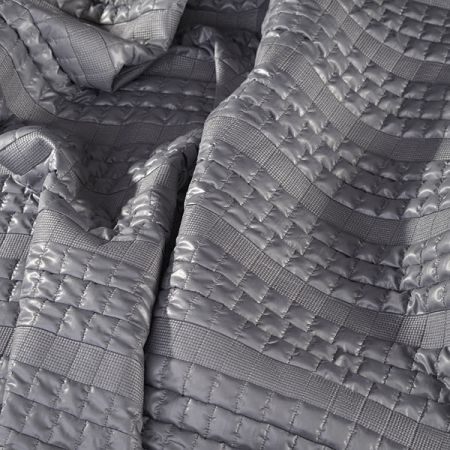 Látka prošev motiv "kostky a pruhy" šedá