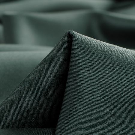 Vlněná kostýmová látka obleková tm. zelené barvy