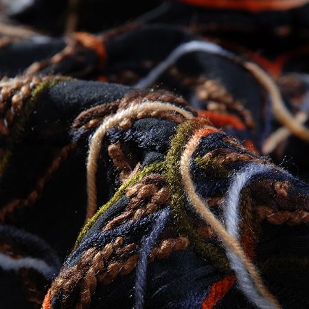 Efektní pletenina s výšivkou geometrický motiv