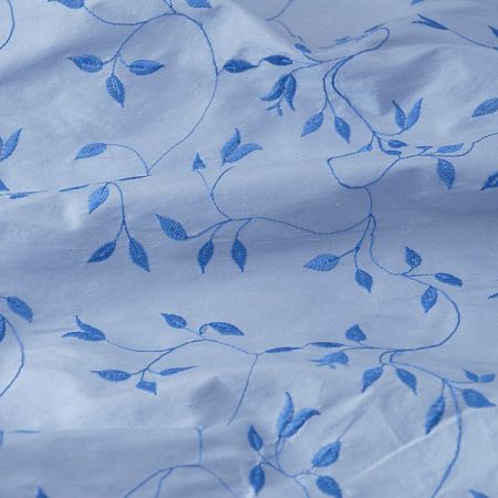 Vyšívaný taft vzor modré květy