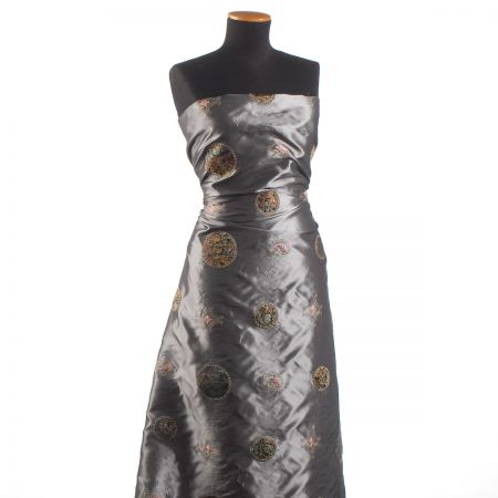 Vyšívaný taft vzor v marockém stylu stříbrný II.jakost