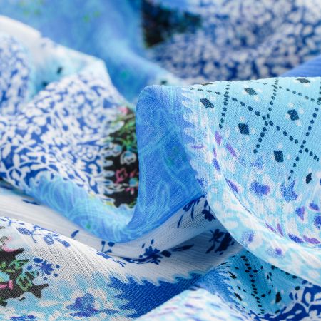 Jemný pružný šifon motiv patchwork modrá