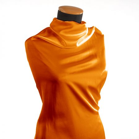 Pružný satén oranžovožlutý