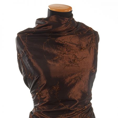 Vyšívaný taft jemný květinový motiv hnědý