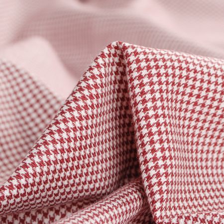 Kostýmová bavlněná látka vzor pepito červená II.jakost