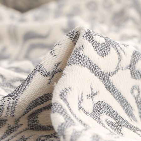 Žakárová látka Art Fabrics Gotik smetanový/šedostříbrný